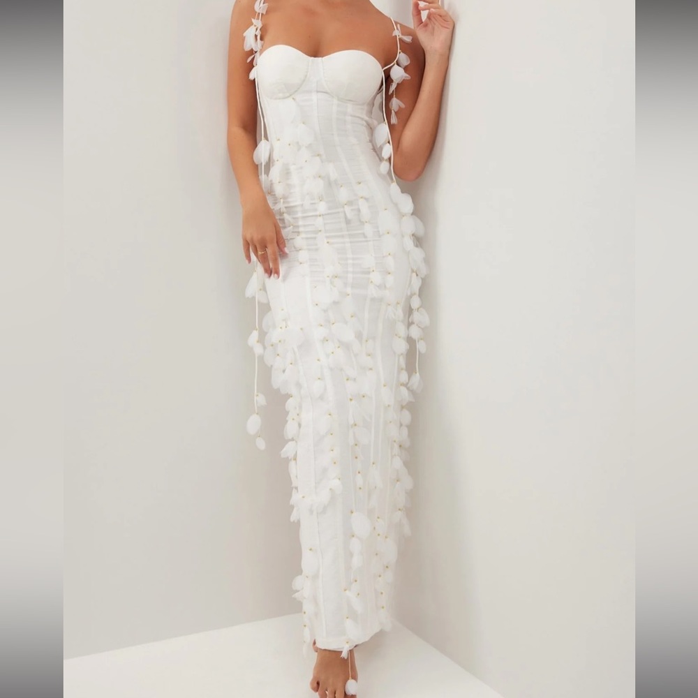 ISO!! Heiress beverly hills white petal dress in size XS